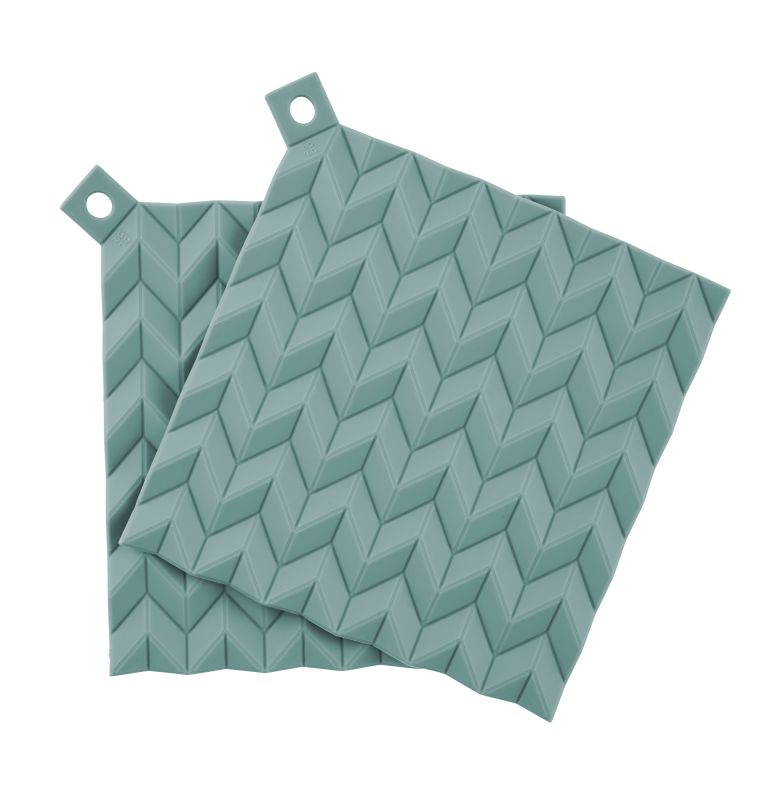 Zwei grüne Hold-On Topflappen von Stelton mit geometrischem Muster, hitzebeständig und dekorativ für die Küche.